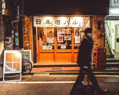 sake bar tokyo doron store front